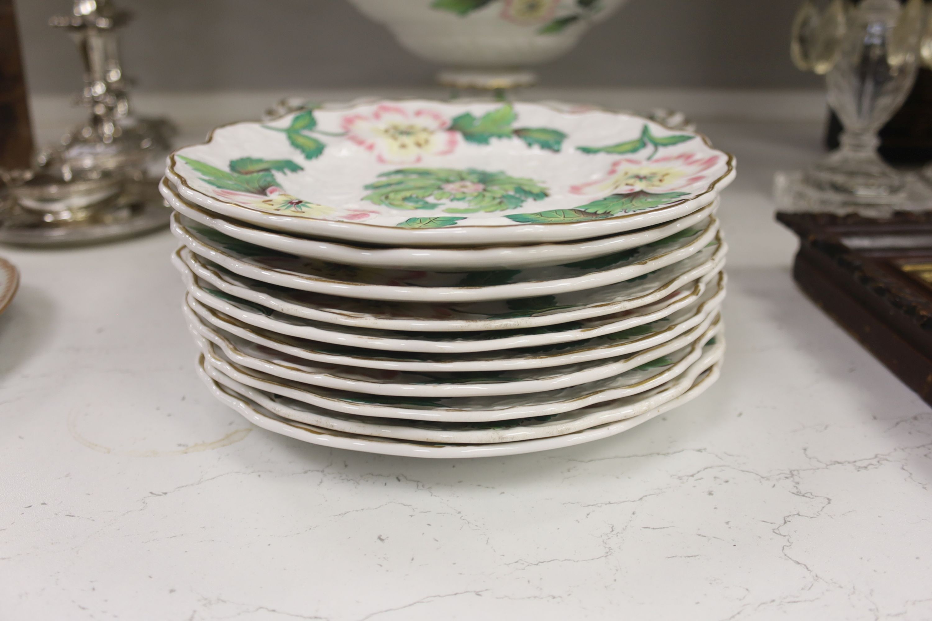 An English porcelain part dessert service, circa 1835 comprising a centrepiece, four serving dishes and ten plates